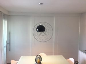 Porta com sistema de correr embutido sobreposta três folhas com pintura laca P.U branco acetinado - Imagem 10