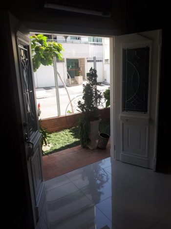 Porta com sistema de abertura dupla maciça com pintura laca P.U branco acetinado - Imagem 10