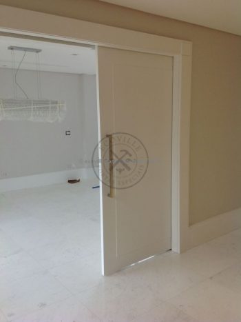 Porta de correr com três folhas sobrepostas, pintura de laca P.U branco fosco (Sayerlack) - Imagem 10