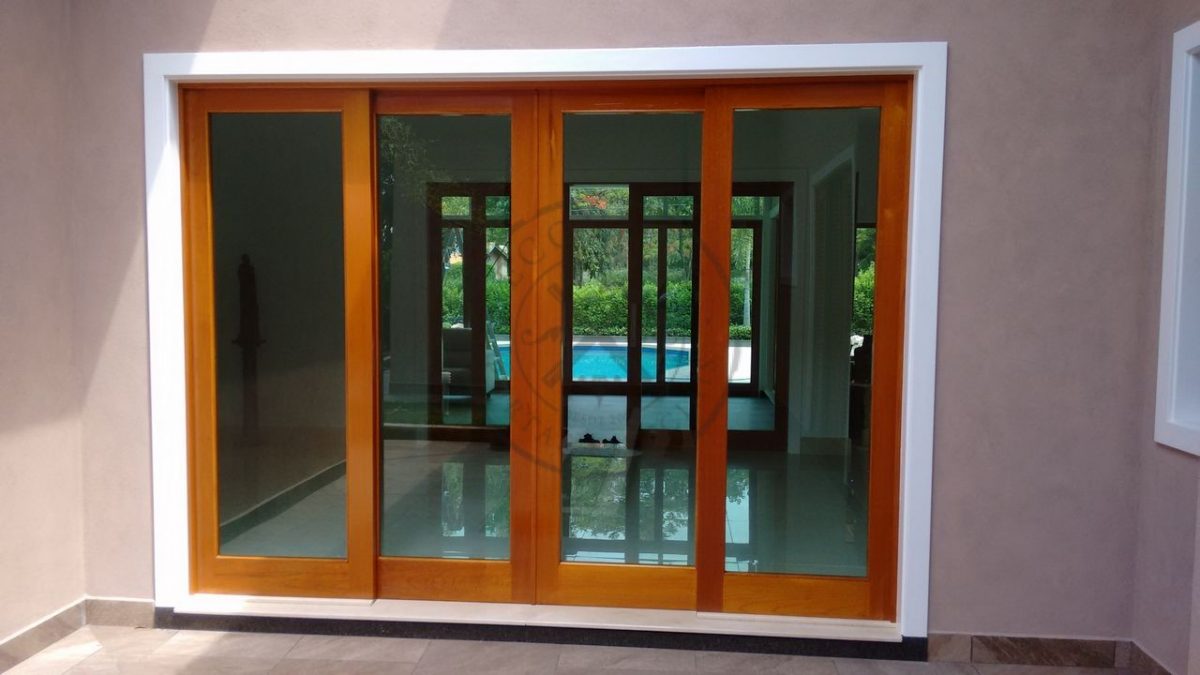 1 Porta com sistema de correr embutido com vidro panorâmico - Imagem 1
