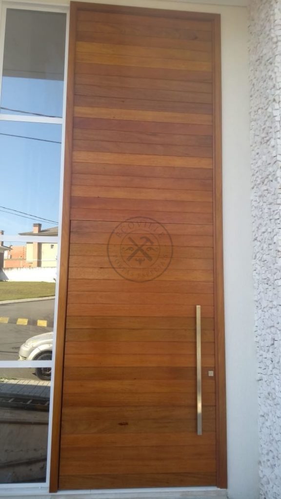 Porta pivotante de Lambril maciço de Cedro com bandeira superior fixa seguindo o mesmo modelo da porta - Imagem 2