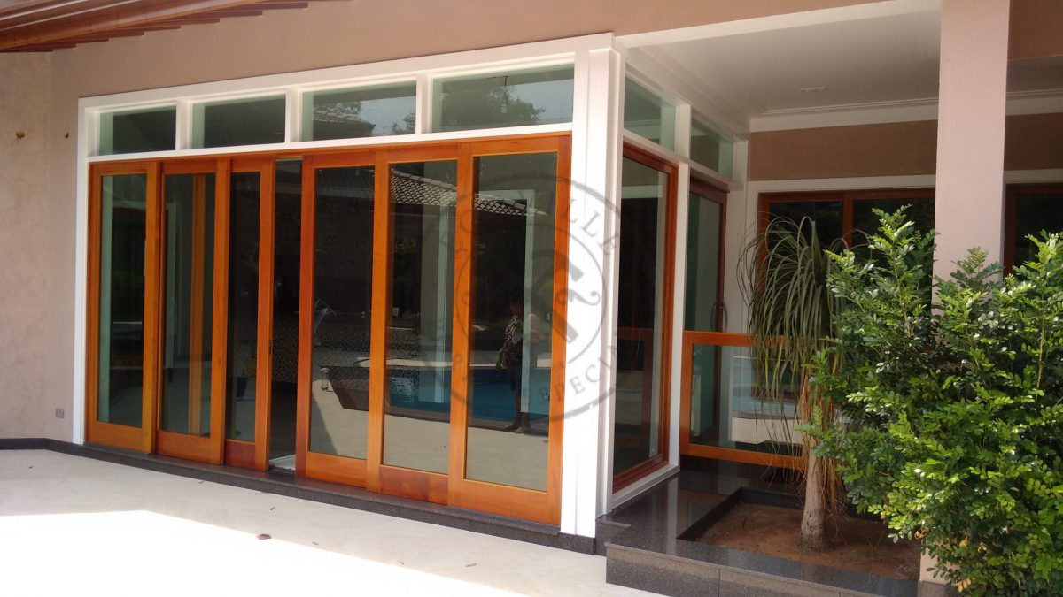 2 Porta com sistema de correr embutido com vidro panorâmico - Imagem 2