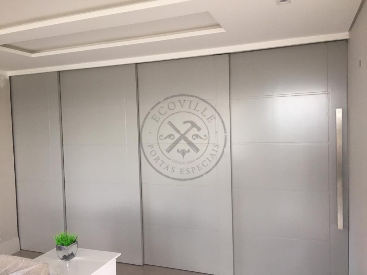 Porta com sistema de correr embutido sobrepostas cor cinza acetinado - Imagem 4