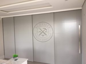 Porta com sistema de correr embutido sobrepostas cor cinza acetinado - Imagem 4