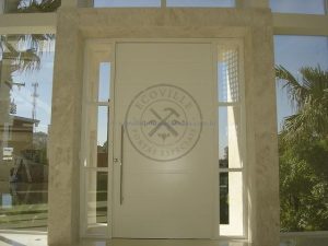 Porta pivotante com revestimento em MDF e pintura laca P.U branco acetinado - Imagem 2