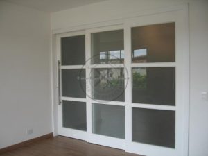 Porta de correr com três folhas sobrepostas, pintura de laca P.U branco fosco (Sayerlack) - Imagem 2