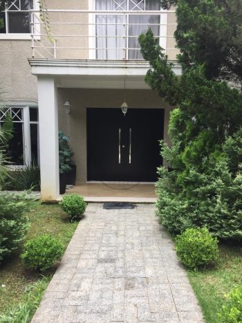 Porta pivotante com revestimento em MDF e pintura em laca preto acetinado - Imagem 8
