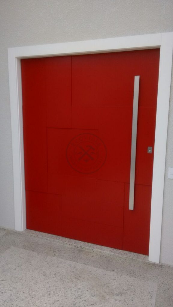 Porta pivotante com revestimento em MDF. Modelo 3D com pintura laca P.U vermelho acetinado - Imagem 5