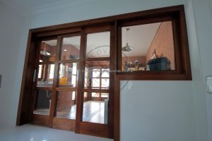 Porta com sistema de correr embutido com três folhas sobrepostas, vidro transparente 10 mm - Imagem 5