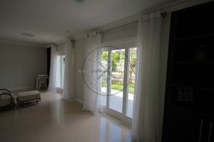 Porta com sistema de correr embutido com três folhas sobrepostas, vidro panorâmico temperado verde 10 mm - Imagem 4