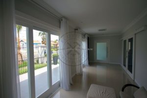 Porta com sistema de correr embutido com três folhas sobrepostas, vidro panorâmico temperado verde 10 mm - Imagem 6