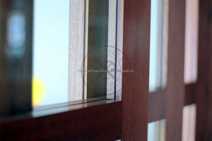 Porta com sistema de correr embutido com três folhas sobrepostas, vidro transparente 10 mm - Imagem 9