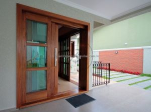 Porta com sistema de correr embutido com três folhas sobrepostas, vidro transparente 10 mm - Imagem 4