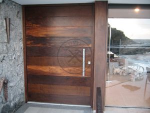 Porta pivotante com Lambril de Imbuia - Imagem 3