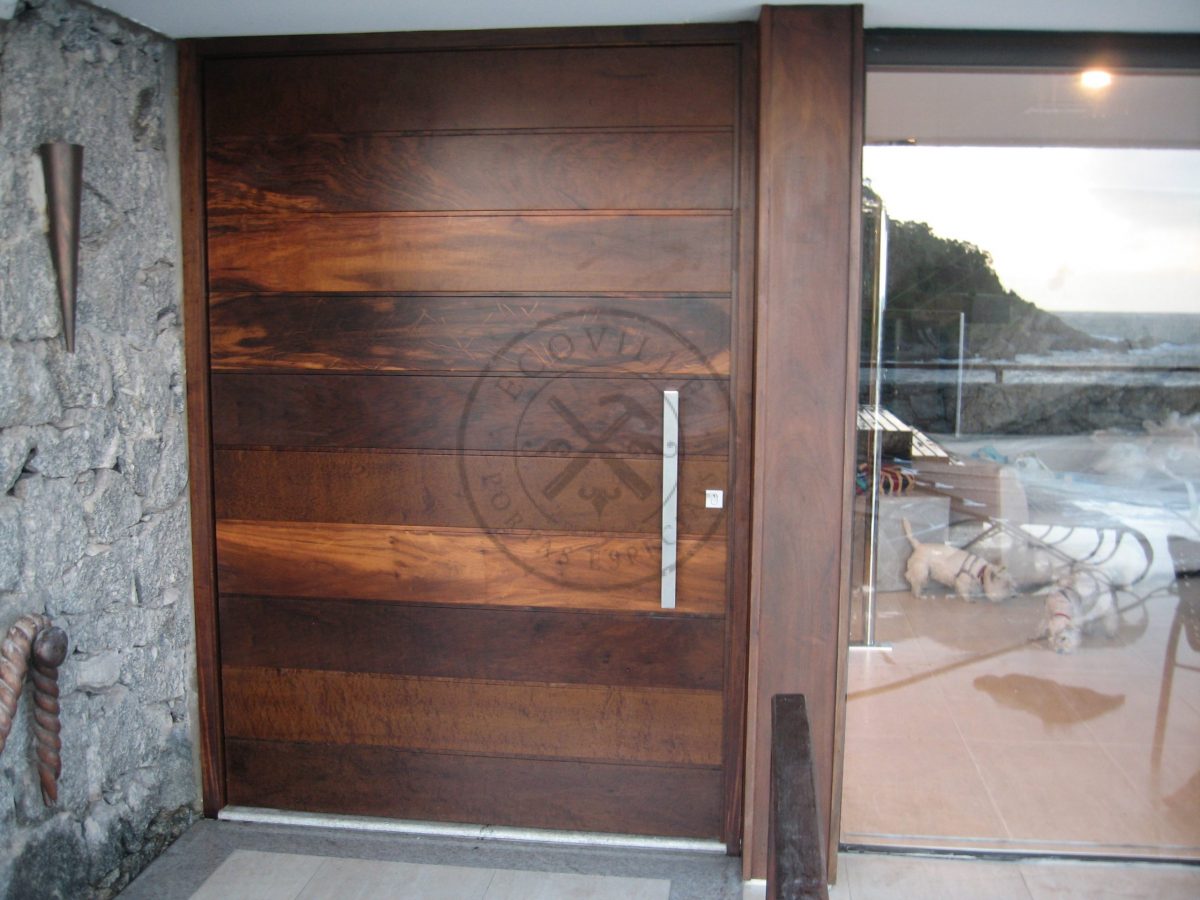 Porta pivotante com Lambril de Imbuia - Imagem 3