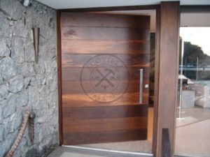 Porta pivotante com Lambril de Imbuia - Imagem 5