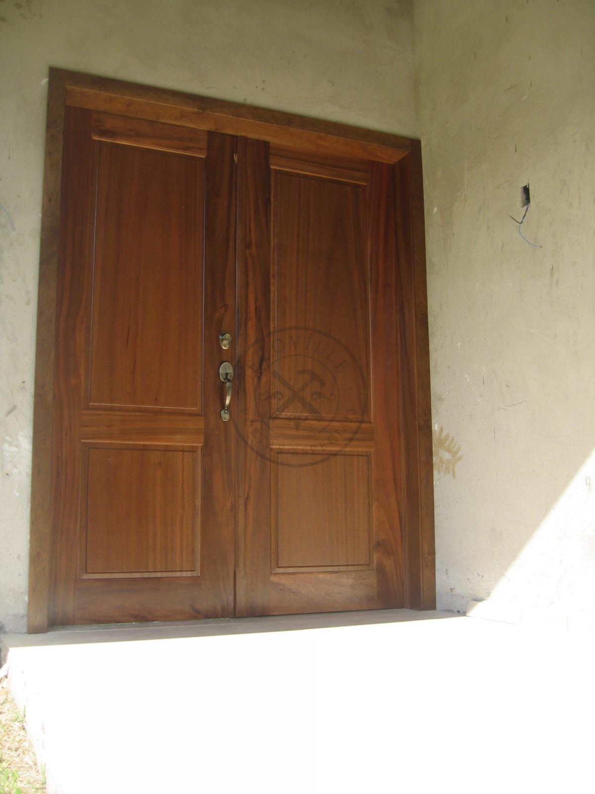 Porta abertura dupla de maciça de Imbuia - Imagem 2