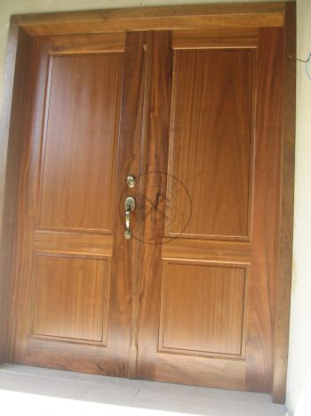 Porta abertura dupla de maciça de Imbuia - Imagem 3