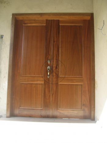 Porta abertura dupla de maciça de Imbuia - Imagem 4