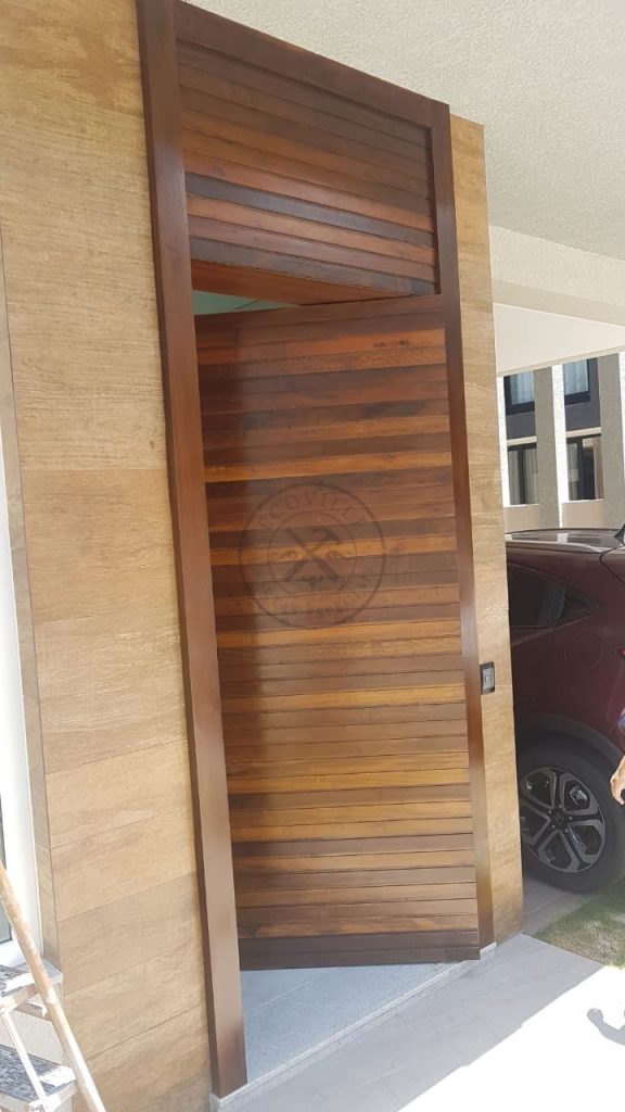 Porta pivotante de Lambril maciço de Imbuia com bandeira superior fixa - Imagem 3