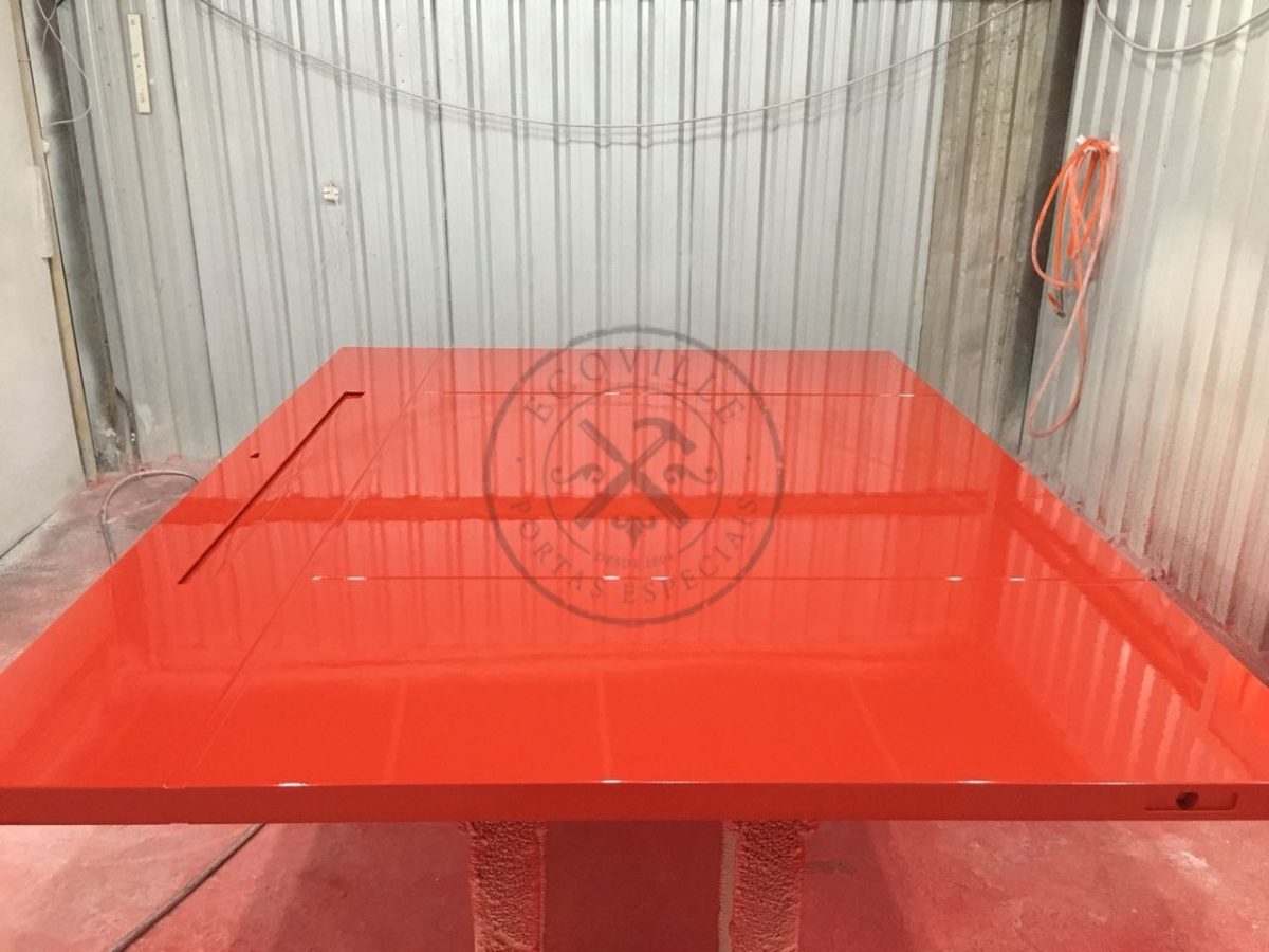 Porta pivotante com revestimento em MDF e pintura laca P.U vermelho acetinado - Imagem 13