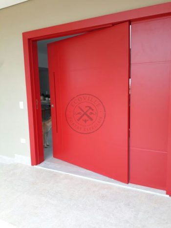 Porta pivotante com revestimento em MDF e pintura laca P.U vermelho acetinado - Imagem 5