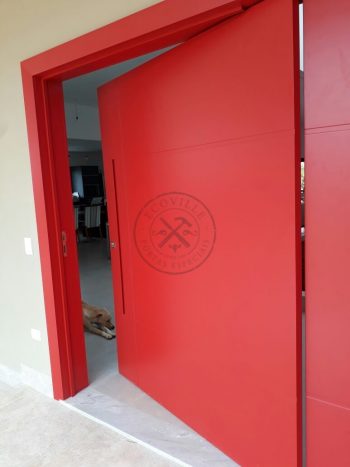 Porta pivotante com revestimento em MDF e pintura laca P.U vermelho acetinado - Imagem 7