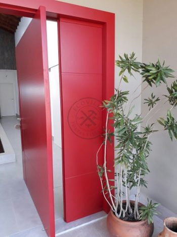 Porta pivotante com revestimento em MDF e pintura laca P.U vermelho acetinado - Imagem 9