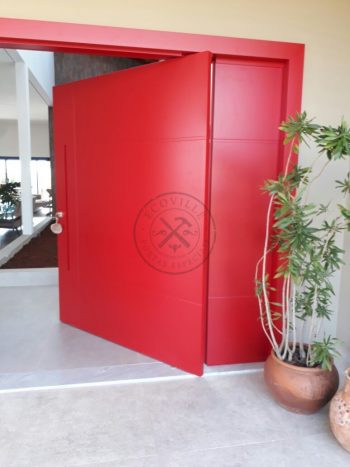Porta pivotante com revestimento em MDF e pintura laca P.U vermelho acetinado - Imagem 10