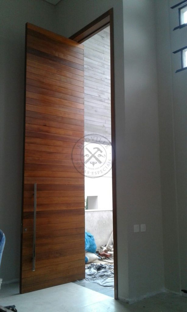 Porta pivotante de Lambril de Imbuia, com estrutura de aço no interior para não empenar, com espessura de 8 cm - Imagem 5