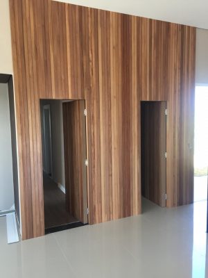 Porta kit de abrir ripado na vertical, com painéis seguindo o mesmo modelo da porta - Imagem 5