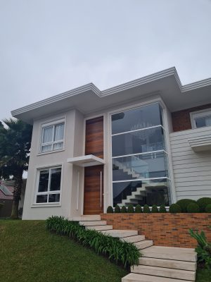 Porta pivotante com estrutura de aço no interior, revestimento com lambril maciço, porta com 8 cm de espessura - Imagem 2