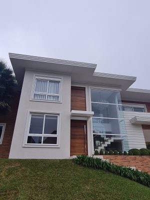 Porta pivotante com estrutura de aço no interior, revestimento com lambril maciço, porta com 8 cm de espessura - Imagem 4