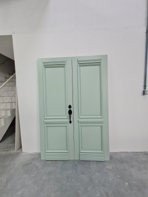 Porta com sistema de abertura dupla, estrutura interna de madeira maciça com revestimento de MDF Plus, pintura laca verde acetinado - Imagem 2