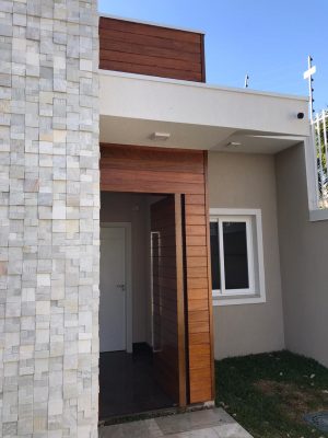 Porta pivotante com estrutura de aço no interior, revestido com lambril maciço - Imagem 4