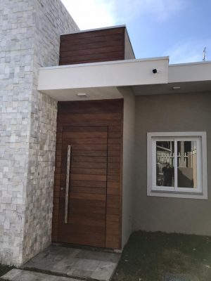 Porta pivotante com estrutura de aço no interior, revestido com lambril maciço - Imagem 2