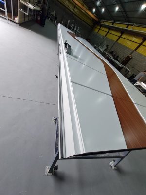 Porta pivotante em ACM, modelo exclusivo com dupla vedação - Imagem 2