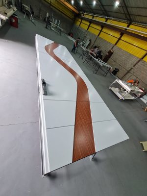 Porta pivotante em ACM, modelo exclusivo com dupla vedação - Imagem 4