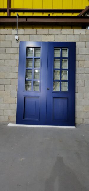 Porta em ACM colonial duas cores com dupla vedação porta e batente