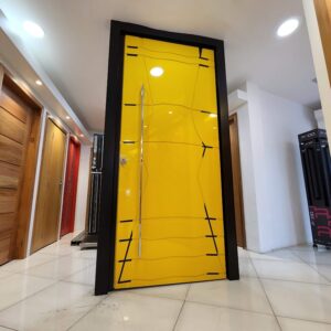 Porta pivotante em ACM modelo Lamborghini, dupla vedação porta e batente