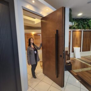 Porta pivotante em ACM aço corten, dupla vedação porta e batente - Imagem 5