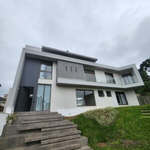 Porta em ACM com puxador cava, bandeira superior, chapa Pro 4631 Dark Grey Euratex e dupla vedação - Imagem 2