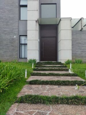 Porta pivotante em ACM, chapa Wood Sucupira, bandeira superior fixa - Imagem 4