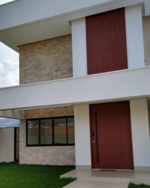 Porta em ACM Wood Mogno com bandeira fixa