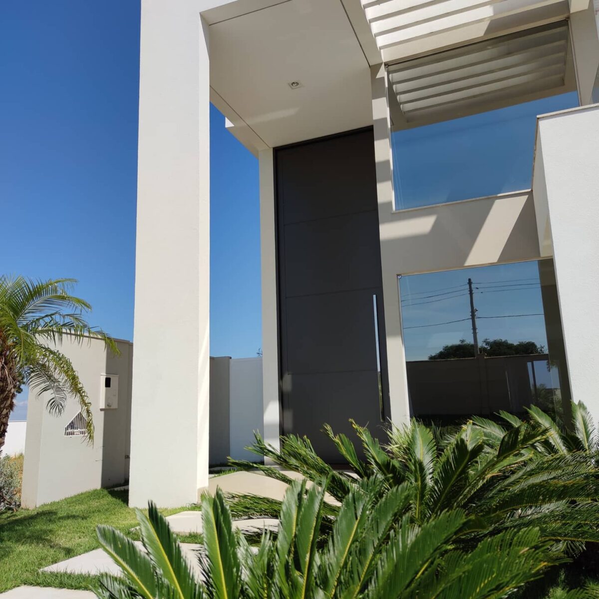 Porta em ACM com frisos horizontais - Imagem 2