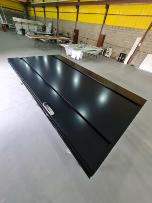 Porta em ACM com dois puxadores cava na própria porta - Imagem 3