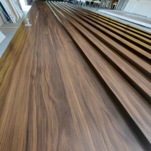 Porta em ACM modelo ripado na vertical - Imagem 5