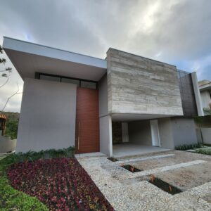 Porta em ACM modelo ripado na horizontal chapa Wood Mogno - Imagem 4