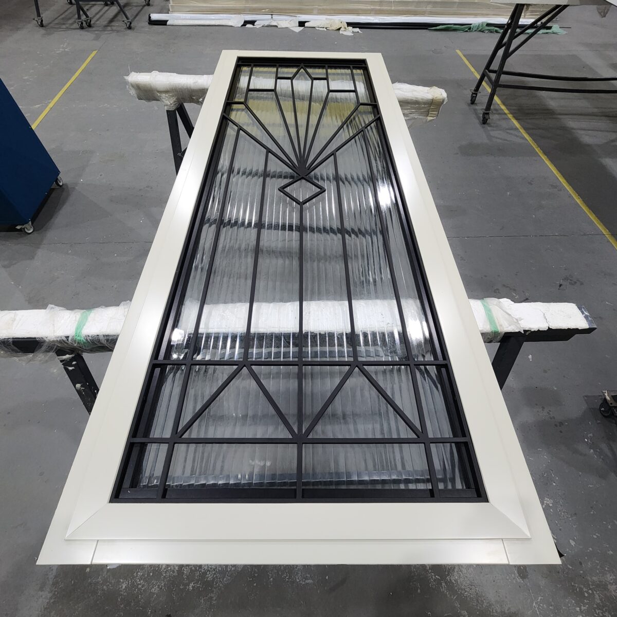 Porta em ACM com grade de ferro especial - Imagem 1