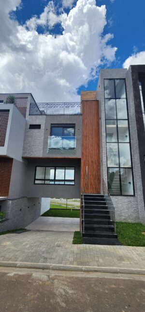 Porta em ACM Wood Jatobá ripado na vertical - Imagem 2